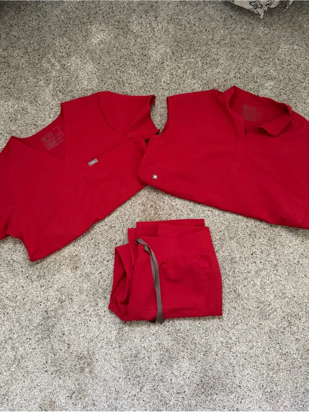 Figs Winning Red Scrub Set Bundle - Picture 1 of 3